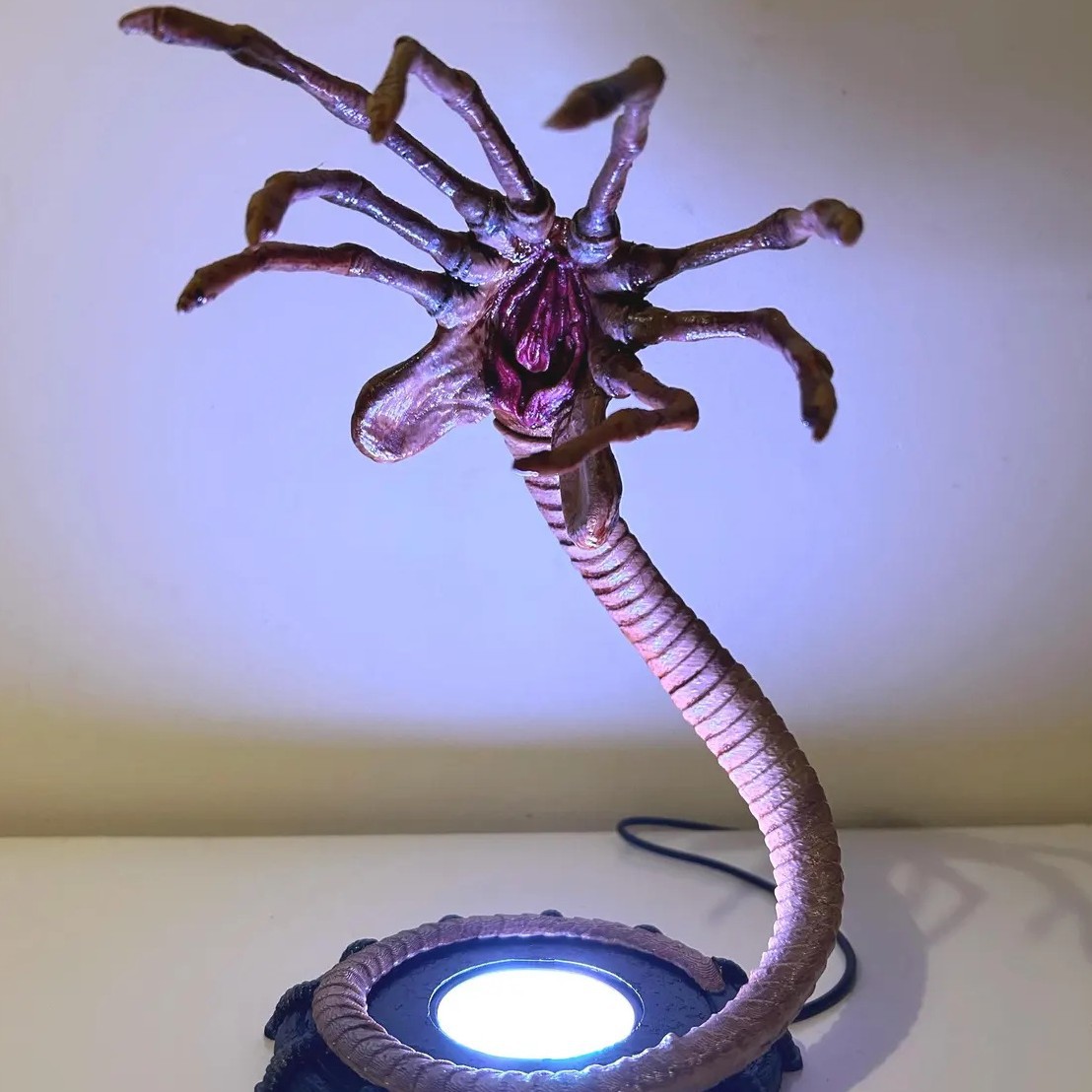 Lámpara Alien Facehugger, Luz  - Halloween Pumpkin Decor Led reseña y precio