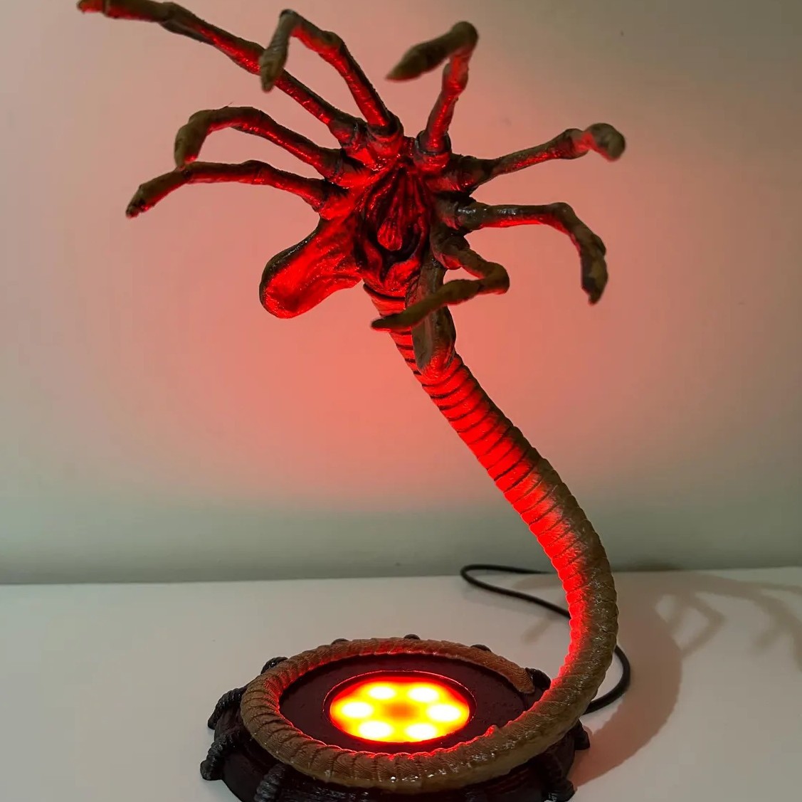 Lámpara Alien Facehugger, Luz  - Halloween Pumpkin Decor Led reseña y precio